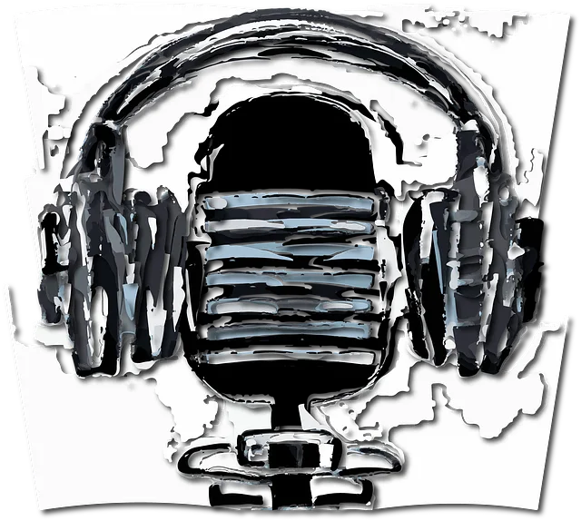 La imagen muestra un diseño artístico en blanco y negro de un micrófono de estudio con unos auriculares colocados sobre él, formando una composición visual característica del mundo del pódcast y la radio. El estilo gráfico tiene un efecto digital con trazos irregulares, lo que le da un aspecto moderno y dinámico. Es una representación simbólica del ámbito de la grabación de audio, ideal para ilustrar contenido relacionado con pódcast, locución o producción musical.
